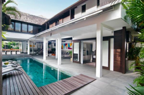 Гостиница 5BR Villa Sabtu - Minggu Villas Seminyak  Kuta